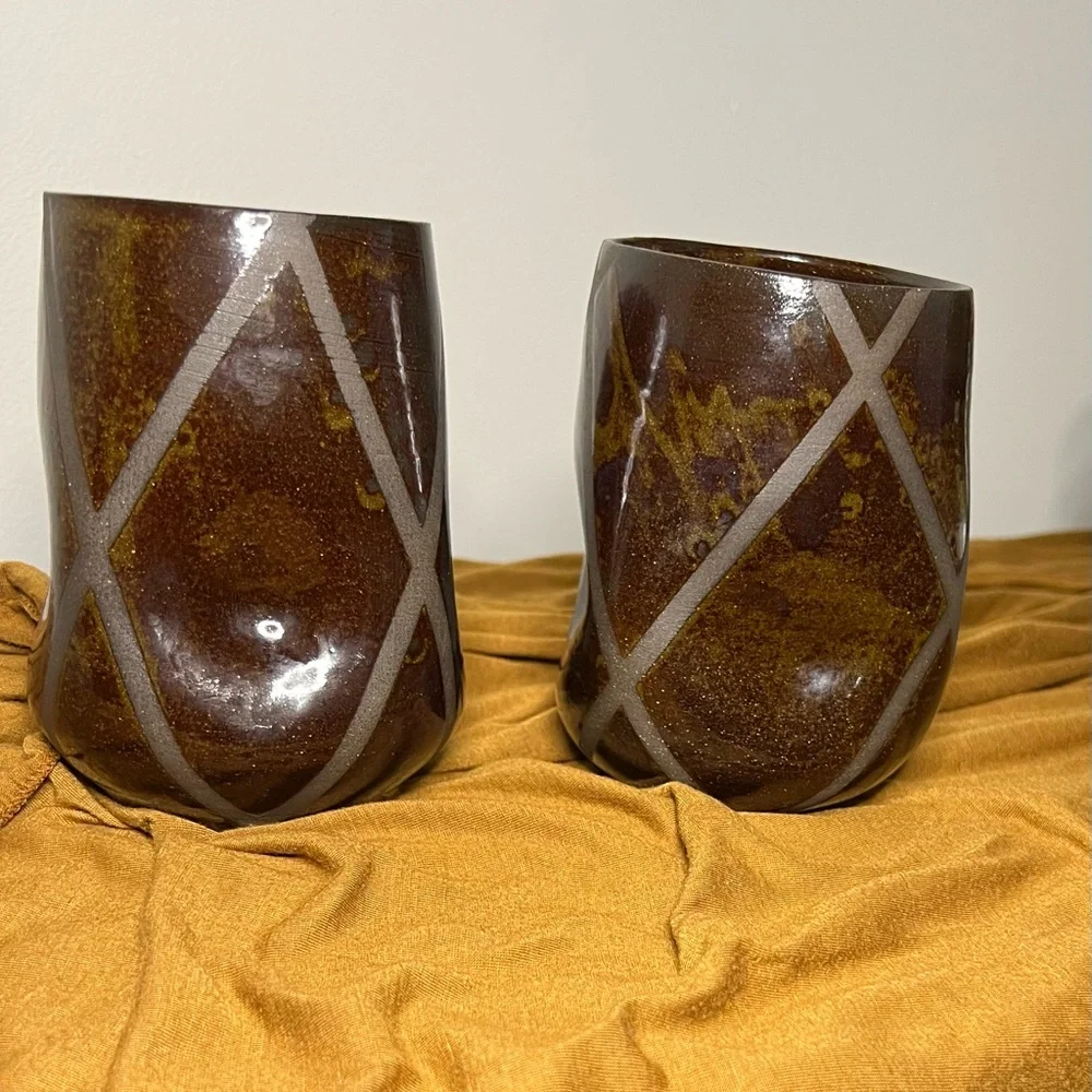 Vases (2) Brown - Picture 1 of 14